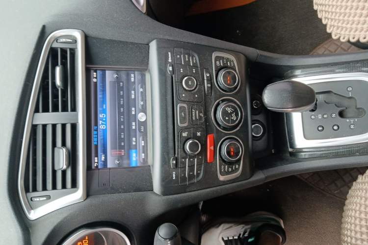 Used Citroen C4L 2013 1.8L Automatic Jingzhi Edition Audio And AC Panel