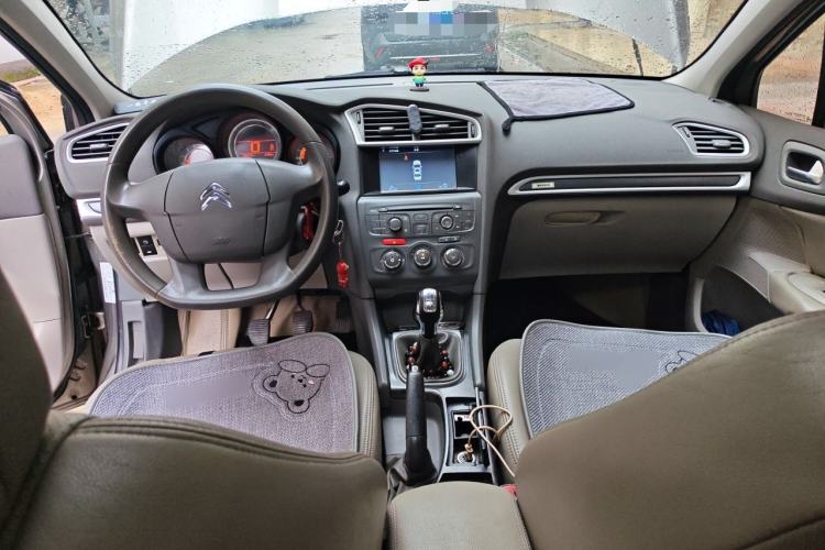 Used Citroen C4L 2013 1.8L Manual Jingxiang Edition Center Console