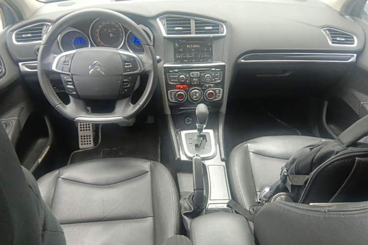 Used Citroen C4L 2013 1.8L Automatic Jingchi Edition Center Console