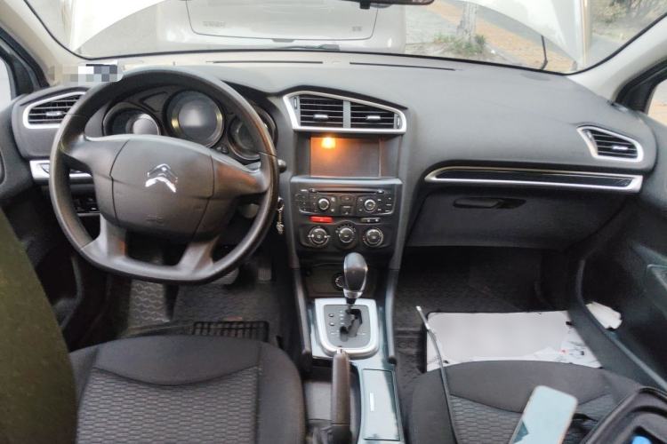Used Citroen C4L 2013 1.8L Automatic Enjoyment Edition Center Console