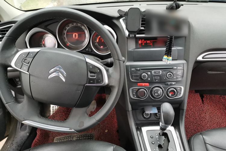 Used Citroen C4L 2013 1.8L Automatic Jingzhi Edition Center Console