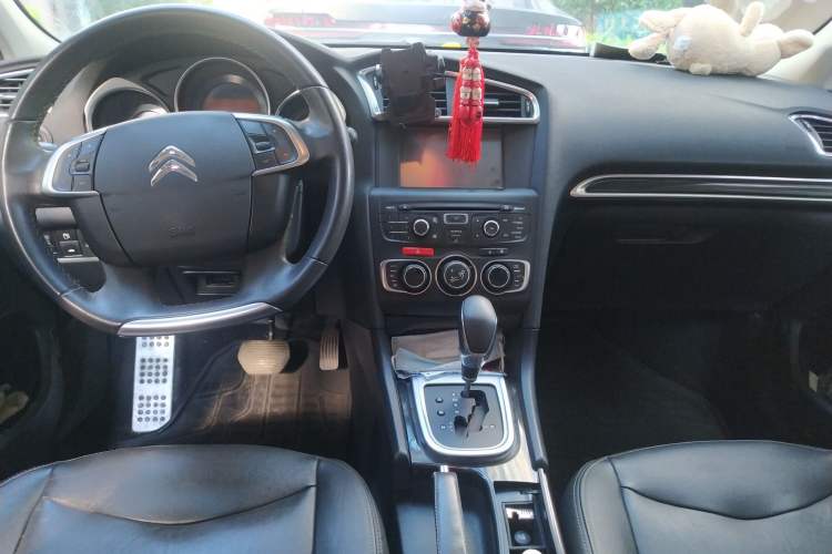 Used Citroen C4L 2013 1.6 THP Automatic Impression Edition Center Console