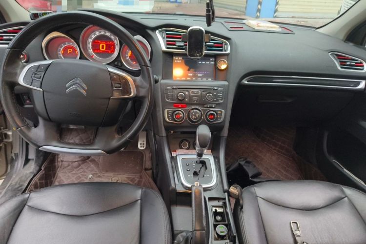 Used Citroen C4L 2013 1.6 THP Automatic Impression Edition Center Console