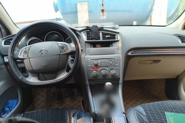 Used Citroen C4L 2013 1.6L Manual Jingzhi Edition Center Console