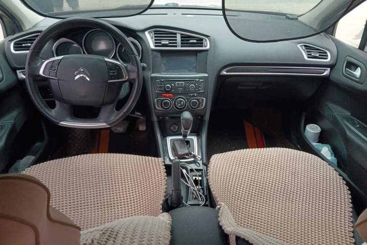 Used Citroen C4L 2013 1.8L Automatic Jingzhi Edition Center Console