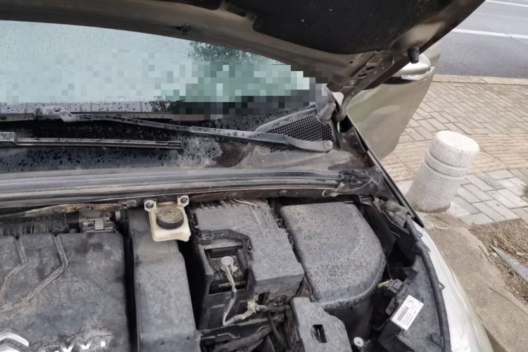 Used Citroen C4L 2013 1.8L Automatic Jingzhi Edition Engine Bay Left