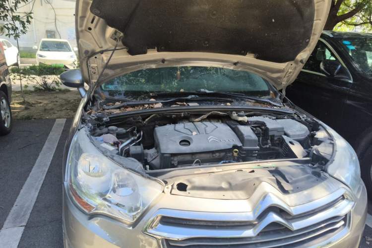 Used Citroen C4L 2013 1.8L Automatic Jingzhi Edition Engine Bay Right