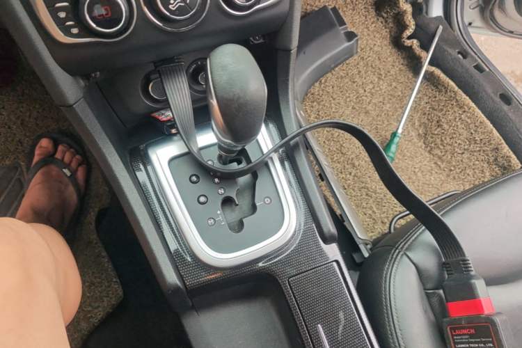 Used Citroen C4L 2013 1.6 THP Automatic Impression Edition Gear Lever
