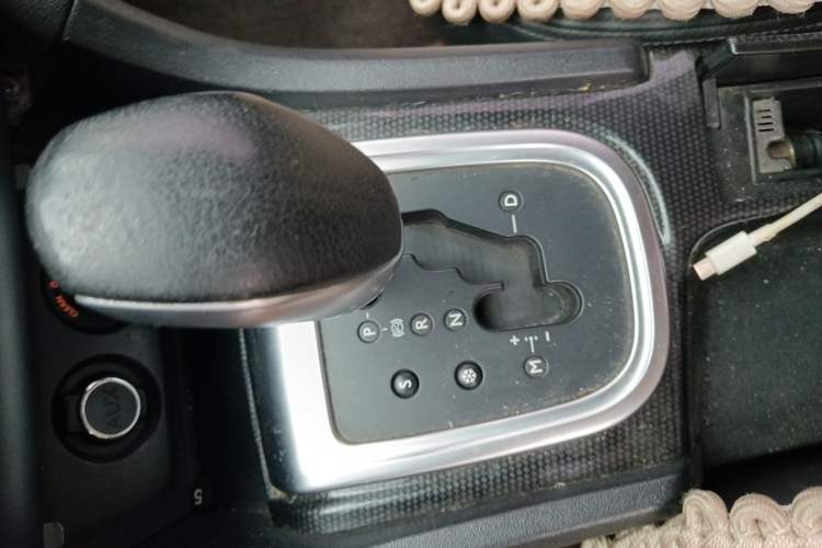 Used Citroen C4L 2013 1.8L Automatic Jingzhi Edition Gear Lever