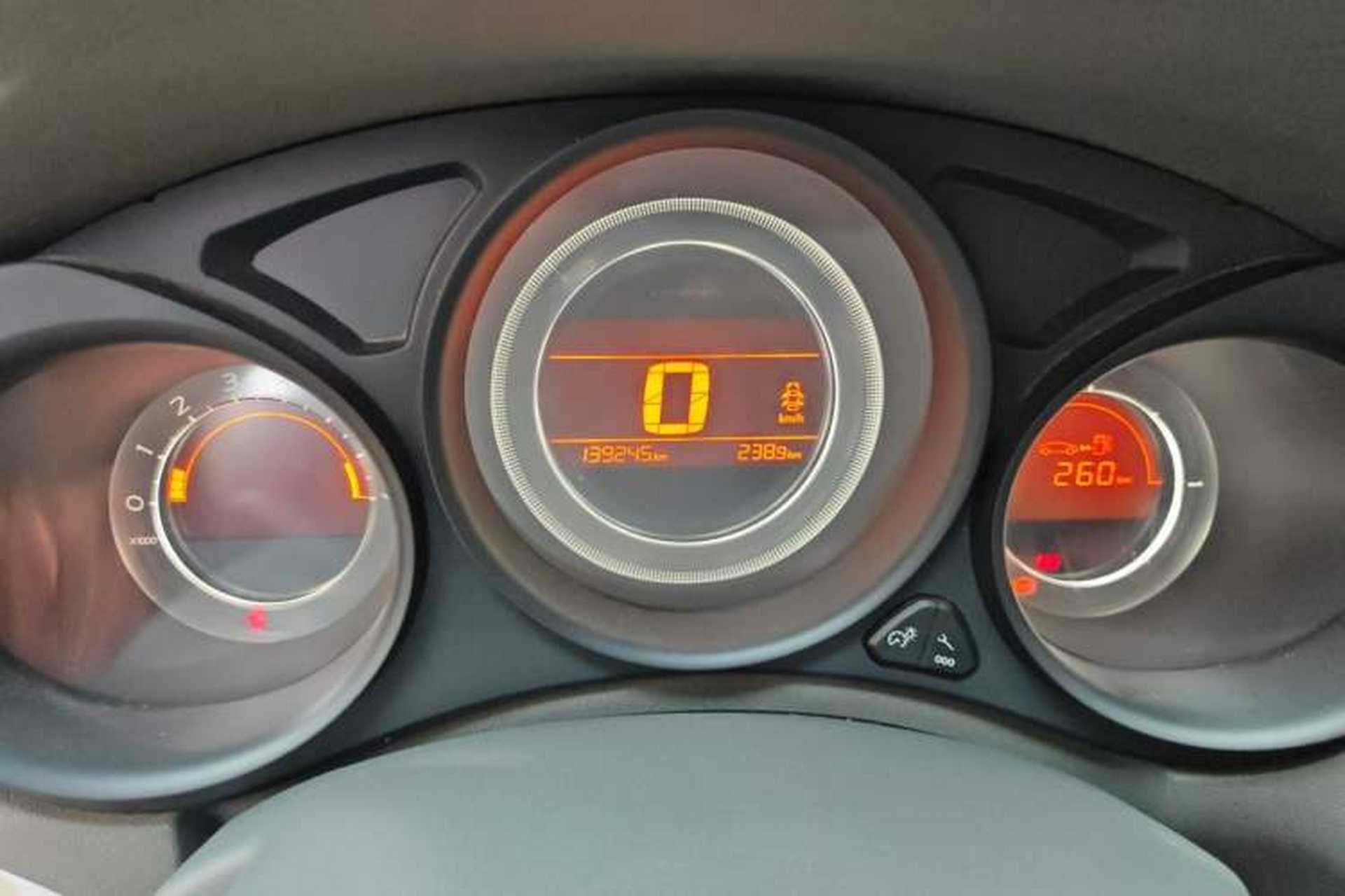 Used Citroen C4L 2013 1.8L Manual Jingxiang Edition Odometer Close Up