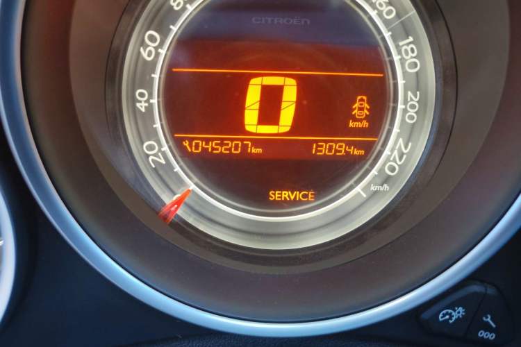 Used Citroen C4L 2013 1.8L Automatic Jingzhi Edition Odometer Close Up