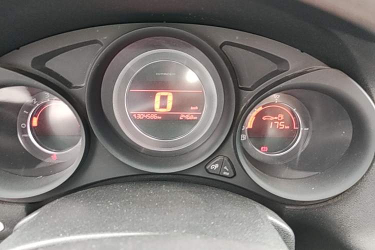 Used Citroen C4L 2013 1.8L Manual Jingxiang Edition Odometer Close Up