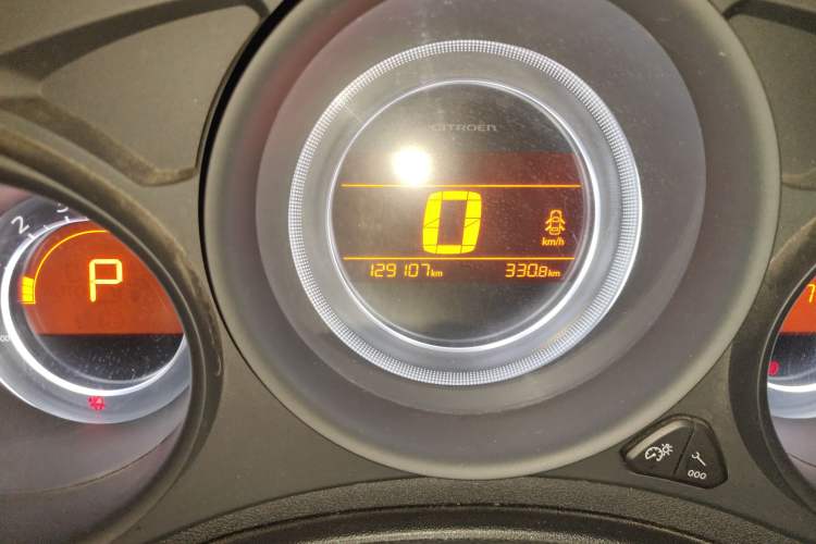 Used Citroen C4L 2013 1.8L Automatic Enjoyment Edition Odometer Close Up