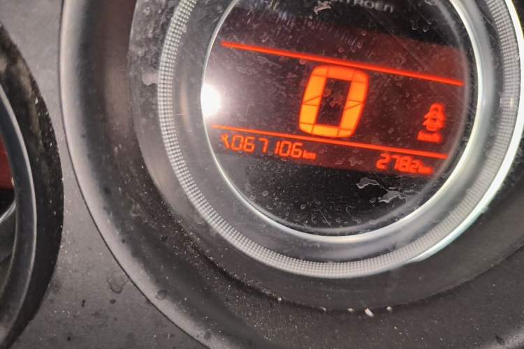 Used Citroen C4L 2013 1.8L Automatic Enjoyment Edition Odometer Close Up