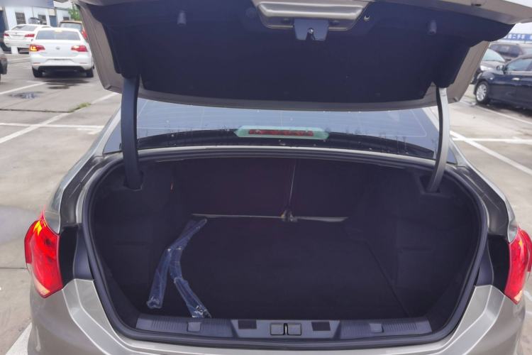 Used Citroen C4L 2013 1.6L Automatic Jingxiang Edition Trunk