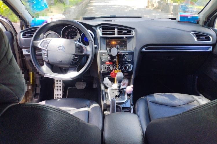 Used Citroen C4L 2013 1.8L Automatic Jingchi Edition Center Console