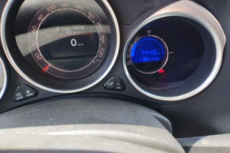 Used Citroen C4L 2013 1.8L Automatic Jingchi Edition Odometer Close Up