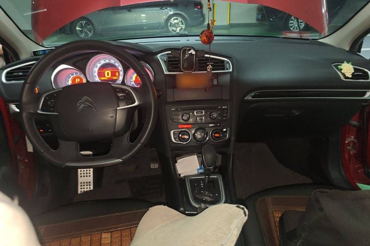 Used Citroen C4L 2013 1.8L Automatic Jingzhi Edition Center Console