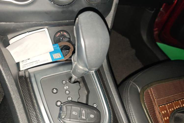 Used Citroen C4L 2013 1.8L Automatic Jingzhi Edition Gear Lever