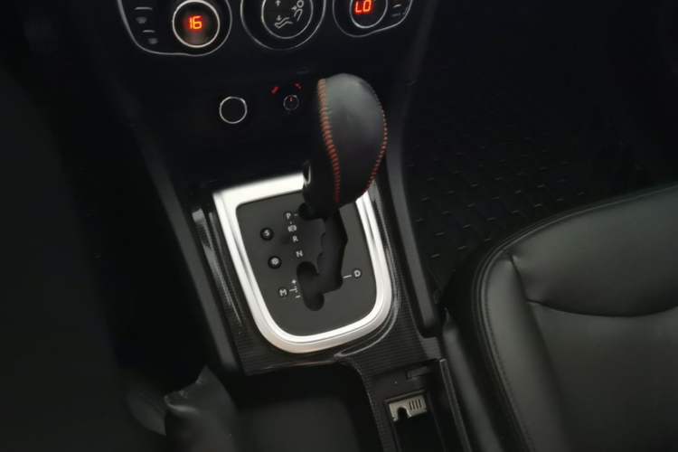 Used Citroen C4L 2013 1.8L Automatic Enjoyment Edition Gear Lever