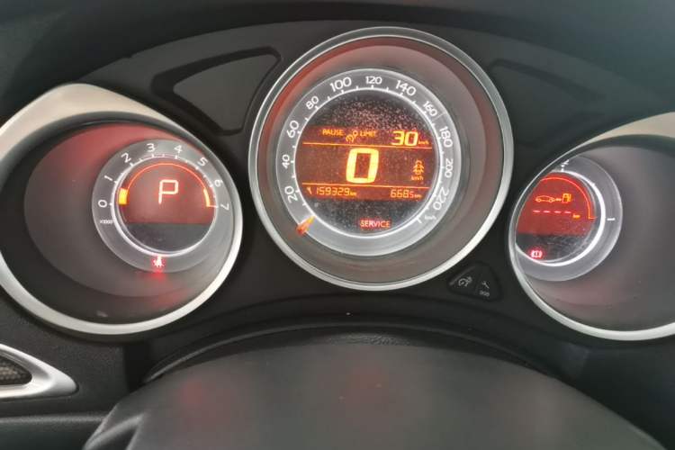 Used Citroen C4L 2013 1.8L Automatic Enjoyment Edition Odometer Close Up