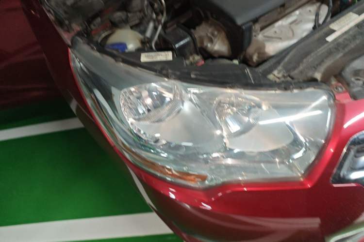 Used Citroen C4L 2013 1.8L Automatic Jingzhi Edition Right Front Headlight