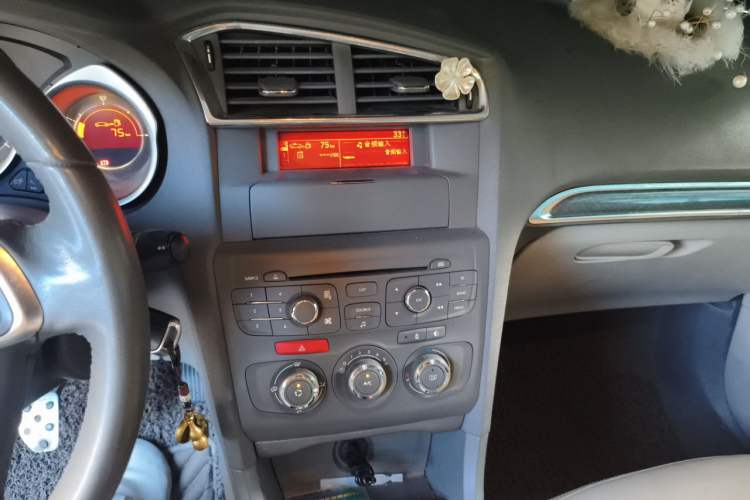 Used Citroen C4L 2013 1.6L Manual Jingzhi Edition Audio And AC Panel
