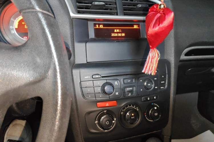 Used Citroen C4L 2013 1.8L Automatic Enjoyment Edition Audio And AC Panel