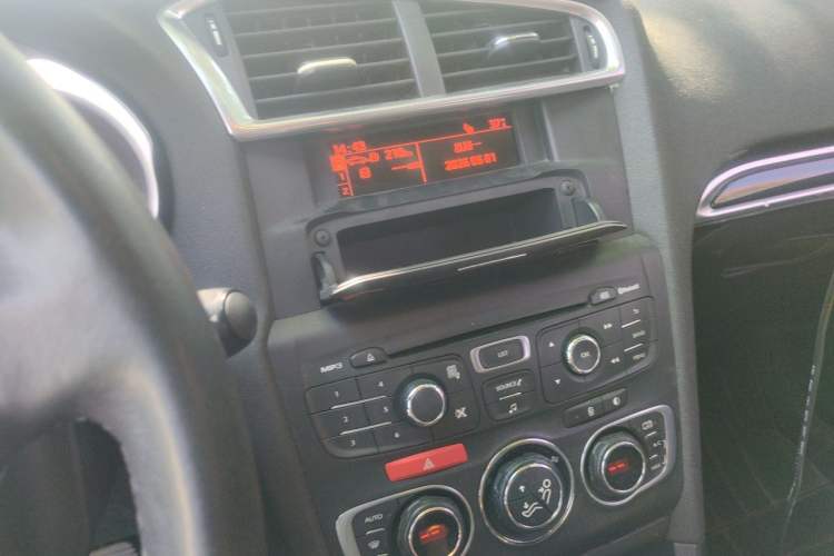 Used Citroen C4L 2013 1.6 THP Automatic Impression Edition Audio And AC Panel
