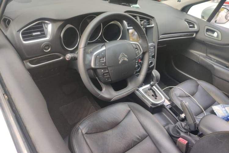 Used Citroen C4L 2013 1.6THP Automatic Dynamic Edition Center Console