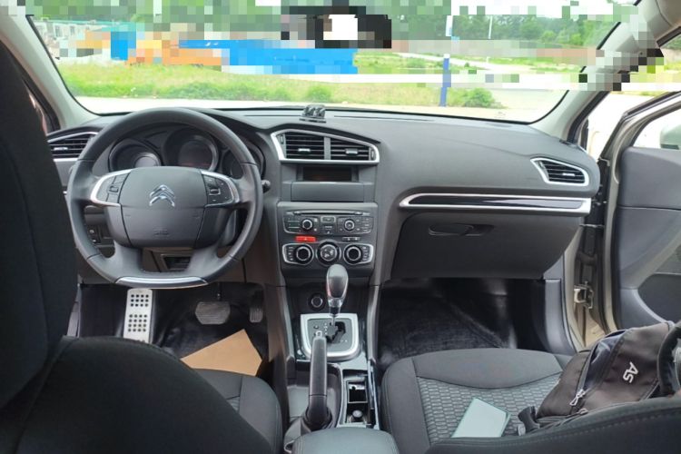 Used Citroen C4L 2013 1.6THP Automatic Enjoyment Edition Center Console