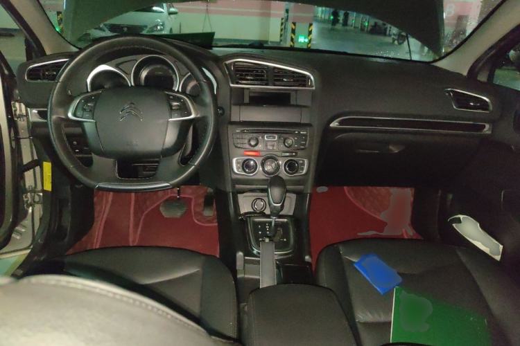 Used Citroen C4L 2013 1.6 THP Automatic Impression Edition Center Console