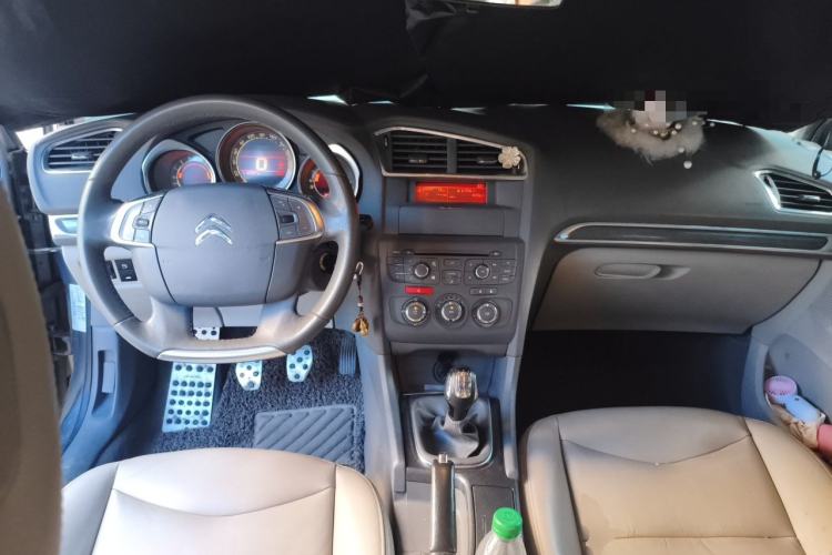 Used Citroen C4L 2013 1.6L Manual Jingzhi Edition Center Console