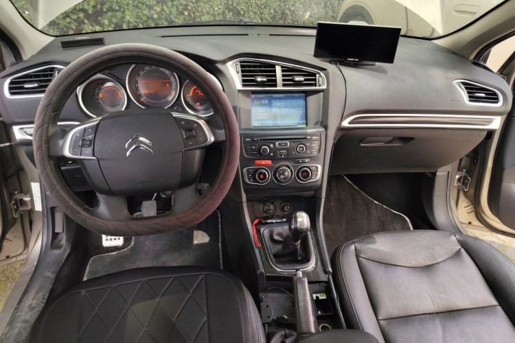 Used Citroen C4L 2013 1.8L Manual Jingzhi Edition Center Console