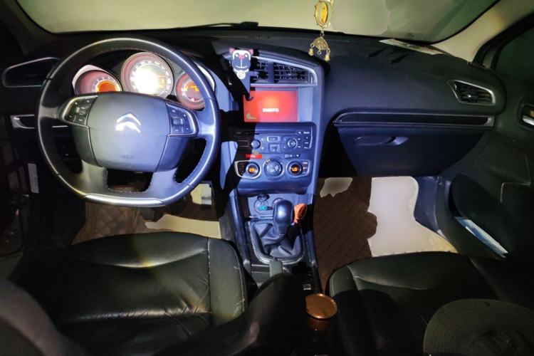 Used Citroen C4L 2013 1.8L Manual Jingzhi Edition Center Console
