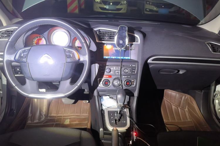 Used Citroen C4L 2013 1.6THP Automatic Enjoyment Edition Center Console
