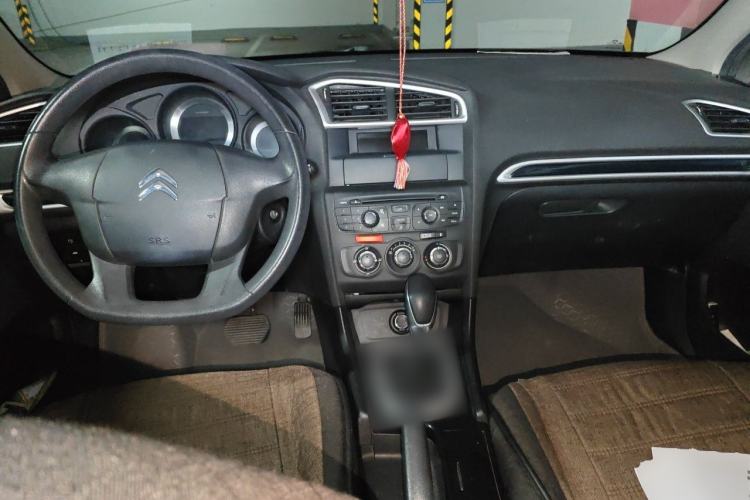 Used Citroen C4L 2013 1.8L Automatic Enjoyment Edition Center Console