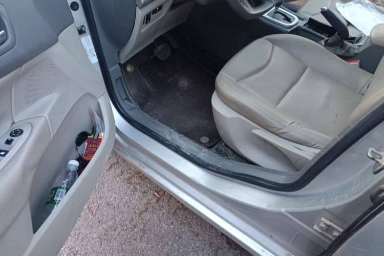 Used Citroen C4L 2013 1.6L Automatic Jingxiang Edition Driver Seat
