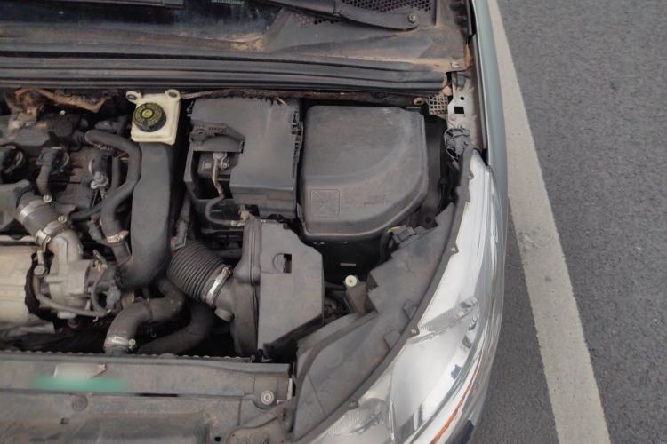 Used Citroen C4L 2013 1.6THP Automatic Enjoyment Edition Engine Bay Left