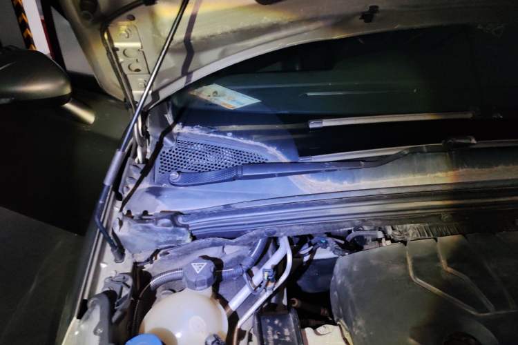 Used Citroen C4L 2013 1.8L Manual Jingzhi Edition Engine Bay Right