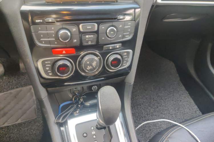 Used Citroen C4L 2013 1.6THP Automatic Dynamic Edition Gear Lever