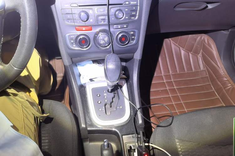 Used Citroen C4L 2013 1.6THP Automatic Enjoyment Edition Gear Lever