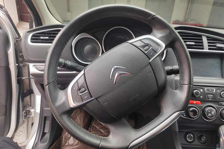 Used Citroen C4L 2013 1.8L Automatic Jingzhi Edition Interior 1