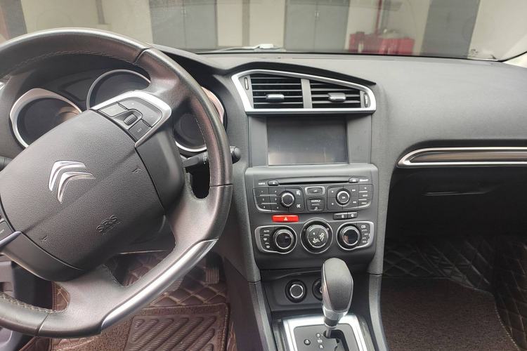 Used Citroen C4L 2013 1.8L Automatic Jingzhi Edition Interior 2