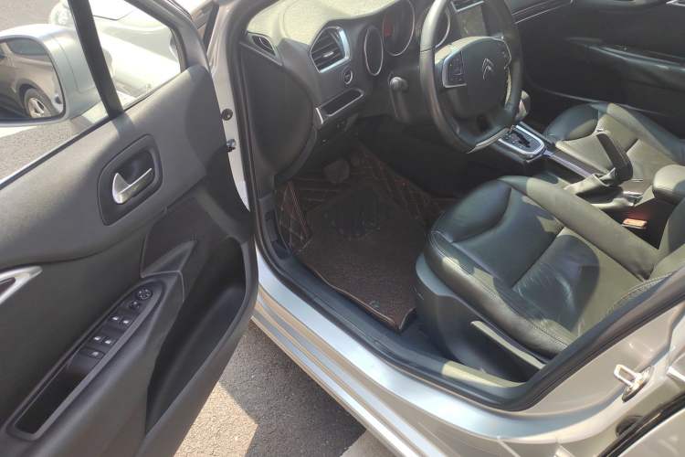 Used Citroen C4L 2013 1.8L Automatic Jingzhi Edition Interior 3