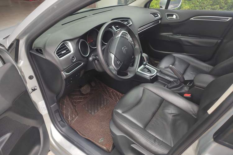 Used Citroen C4L 2013 1.8L Automatic Jingzhi Edition Interior 3