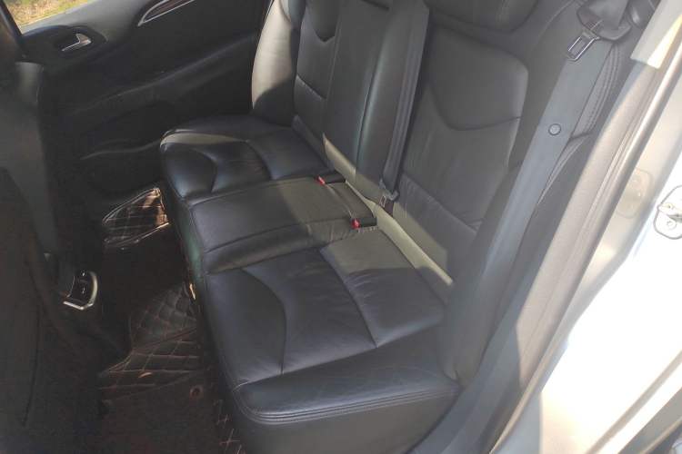 Used Citroen C4L 2013 1.8L Automatic Jingzhi Edition Interior 4