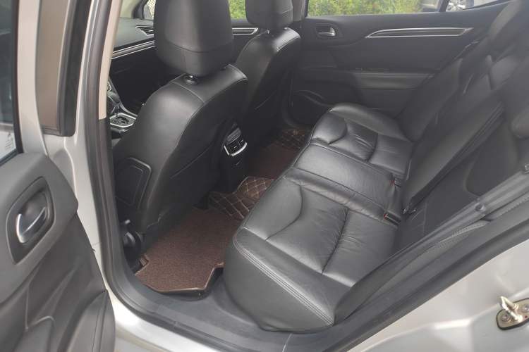Used Citroen C4L 2013 1.8L Automatic Jingzhi Edition Interior 4