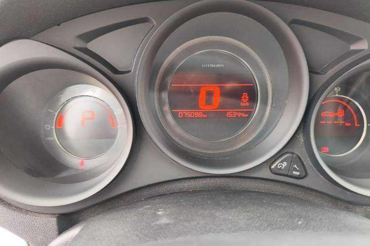 Used Citroen C4L 2013 1.6THP Automatic Enjoyment Edition Odometer Close Up