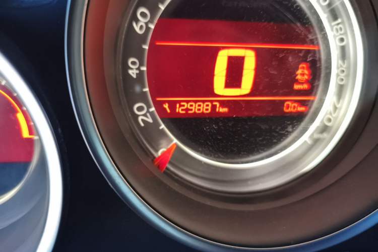 Used Citroen C4L 2013 1.6L Manual Jingzhi Edition Odometer Close Up